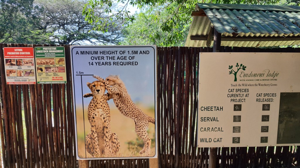 Eingangsbereich des Zentrums mit einigen Informationen (© Cornelia Hebrank, 2024)