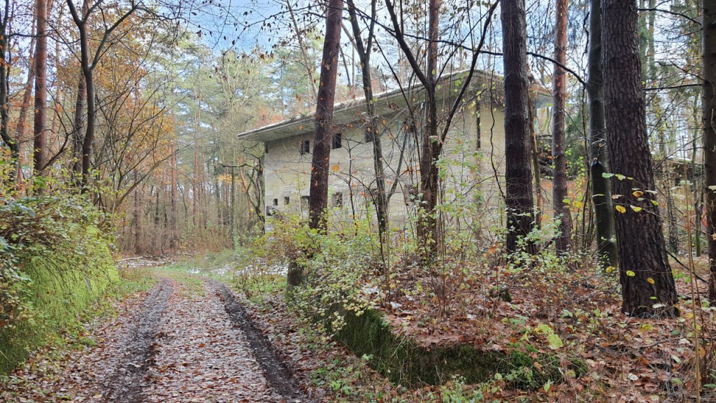 Blick auf die alte Kasernenanlage (© Cornelia Hebrank, 2023)