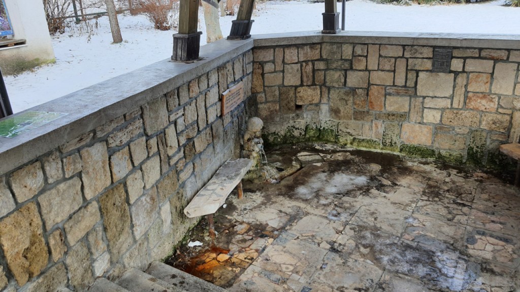 Die kleine Heilquelle am Rande von Liptovsky Mikulas (© Cornelia Hebrank, 2024)