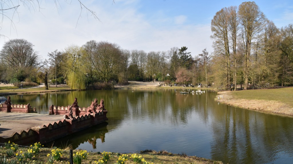 Blick über den kleinen See im Tierpark (© Cornelia Hebrank, 2025)