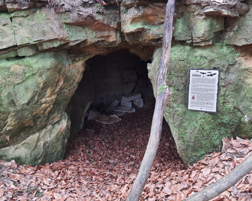 Eingang zu einer Höhle (© Cornelia Hebrank, 2026)