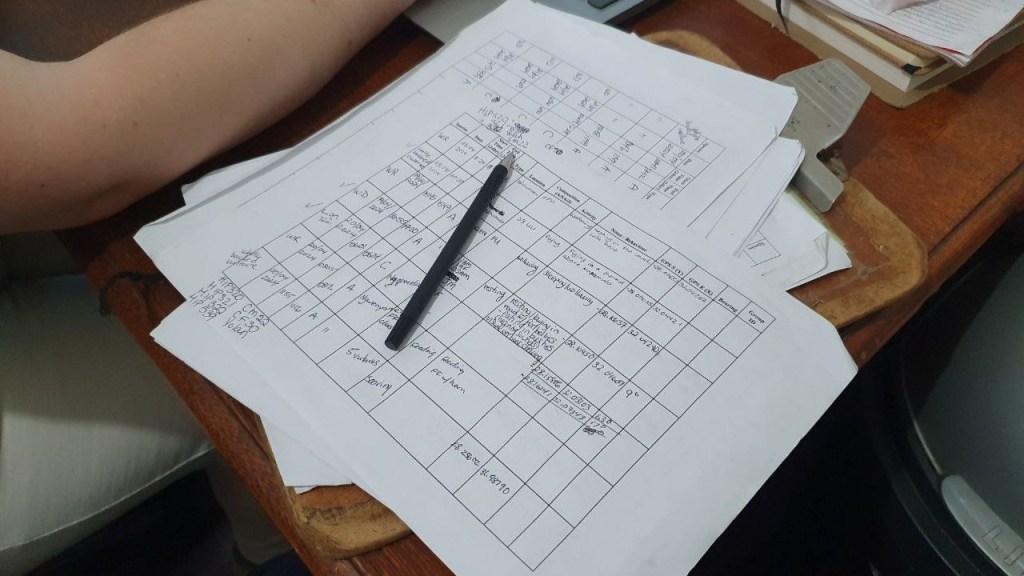 Ausgefüllte Datentabellen auf Papier (© Cornelia Hebrank, 2024)